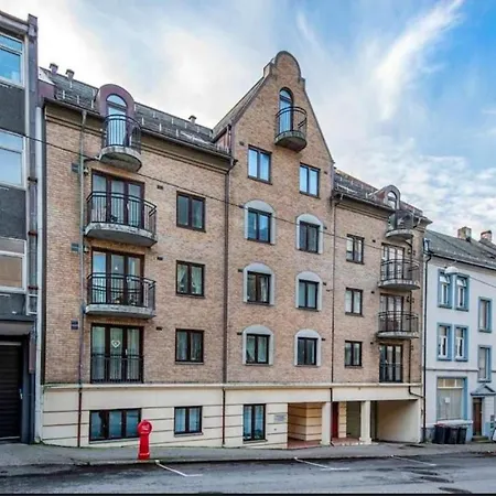 Budget Box - Private Indoor Parking, Auto Check-In And Basic Amenities Ålesund Exterior foto